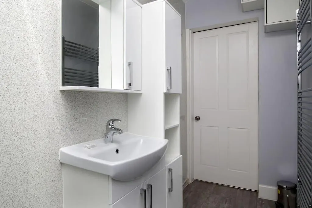Modern City Centre Apartment In Central Hub Edinburgh