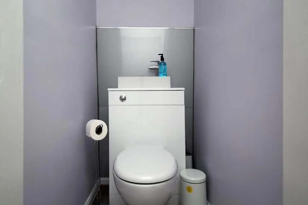 Modern City Centre Apartment In Central Hub Edinburgh