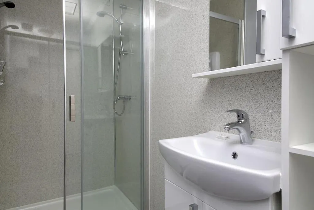 Modern City Centre Apartment In Central Hub Edimburgo 0*,