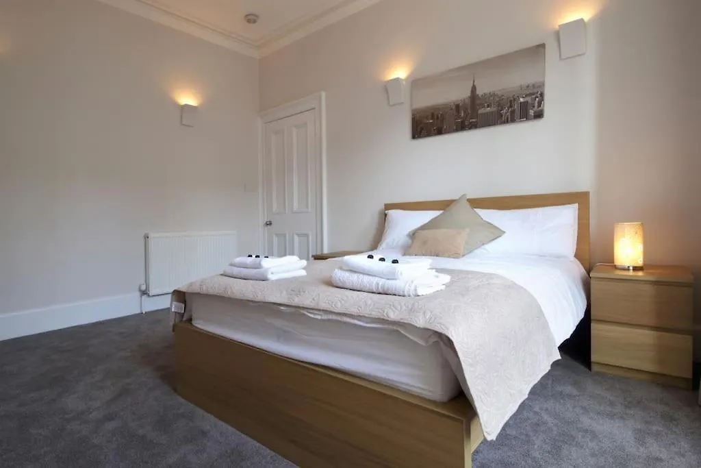 Modern City Centre Apartment In Central Hub Edinburgh