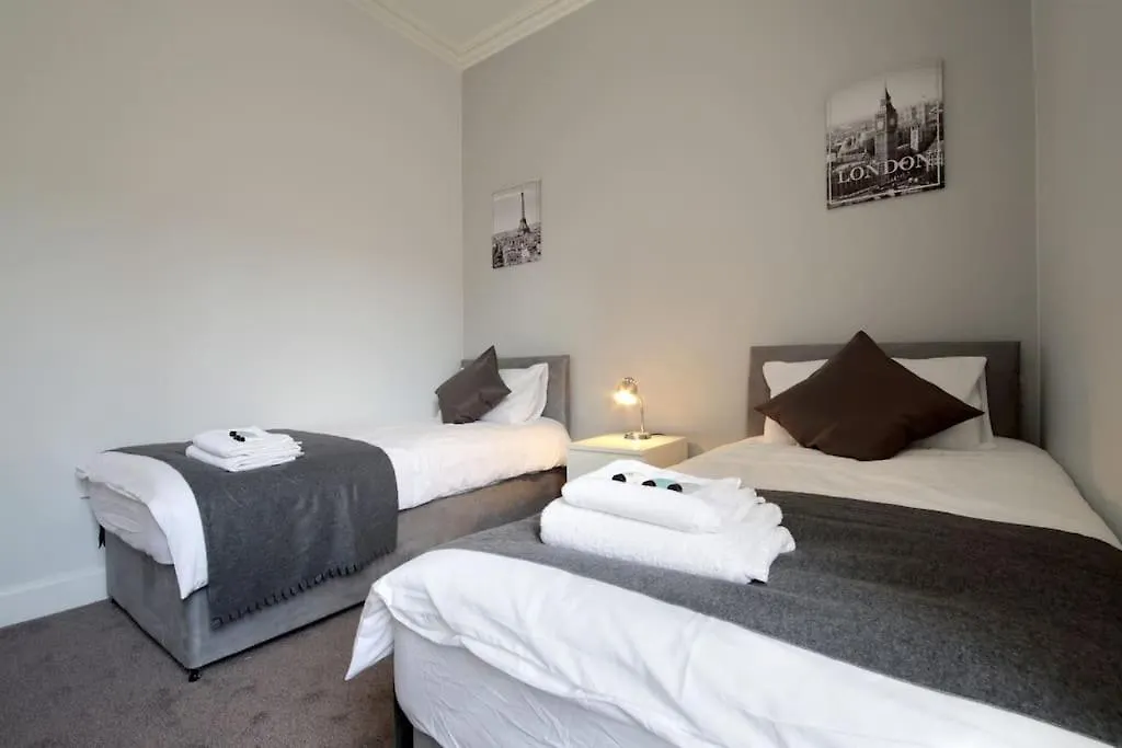 אדינבורו Modern City Centre Apartment In Central Hub
